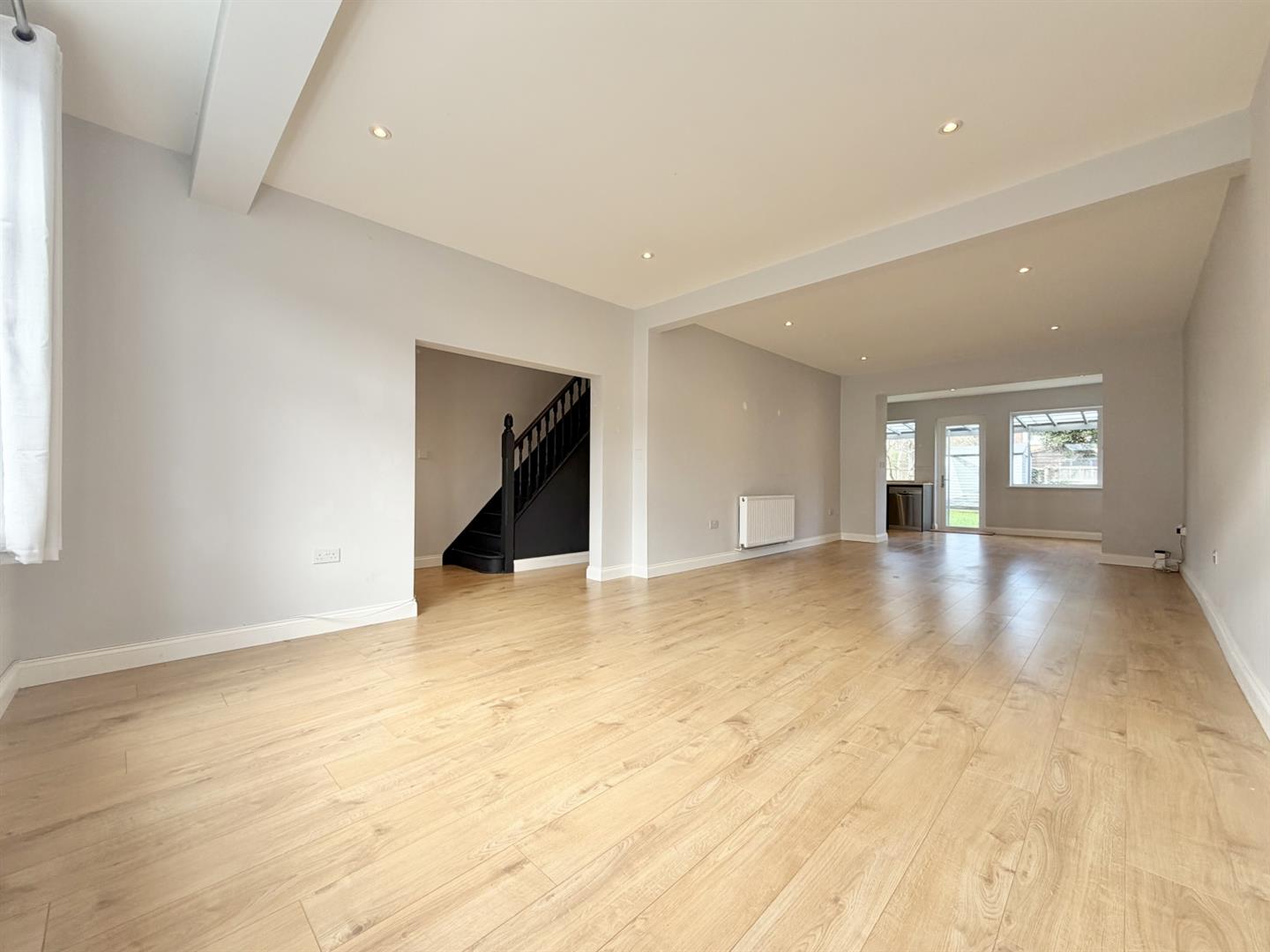 3 bed property in Sylvan Avenue, London